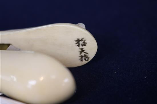 A pair of Chinese export ivory glove stretchers, late 19th century, 26.5cm